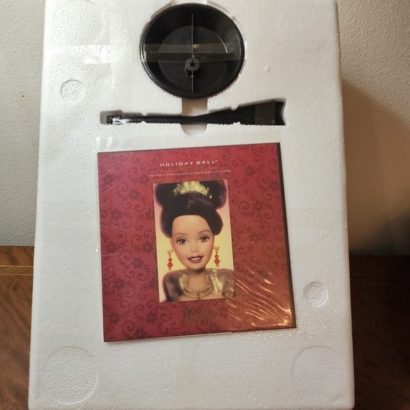 1997 Vintage Holiday Ball Porcelain Barbie Collection by Mattel - Picture 6 of 11